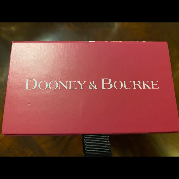 Dooney & Bourke Park Life MagicBand Limited Ed. - Picture 3 of 5